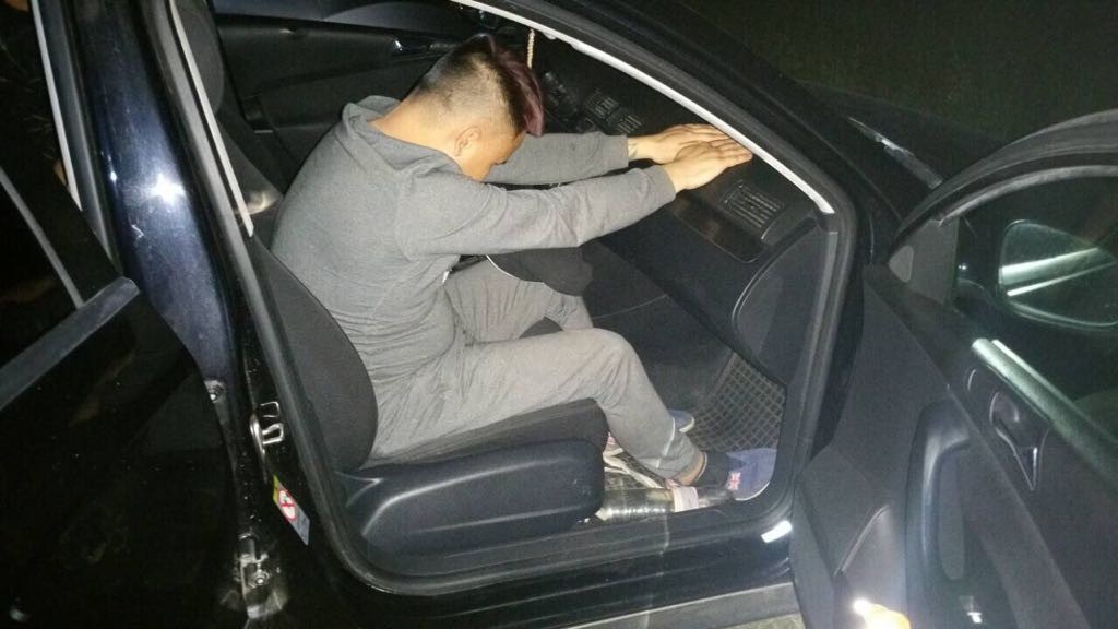 Policajti na východe zadržali 12 nelegálnych migrantov. Tomáš ich prevážal v aute